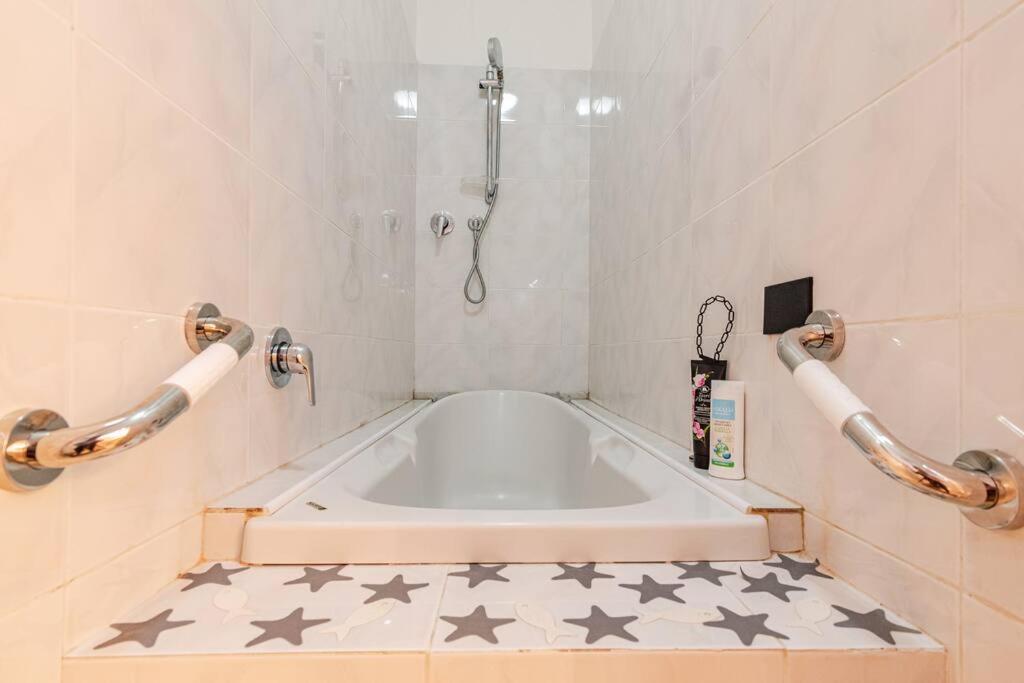 Sakura Suite Genoa Bagian luar foto